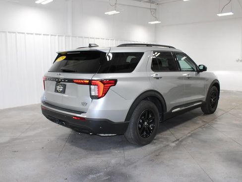Used 2025 Ford Explorer Active image 9
