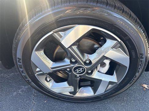 Used 2024 Hyundai Venue SEL image 15