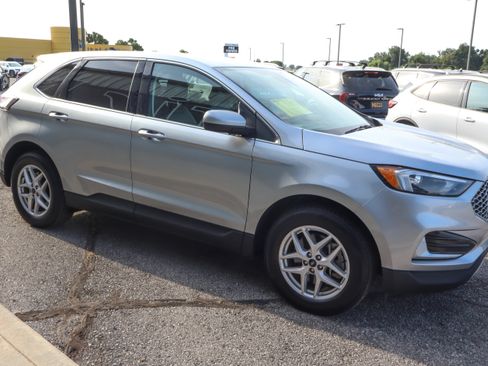 Used 2024 Ford Edge SEL AWD/4WD image 3