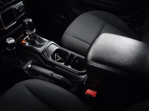 Used 2019 Jeep Wrangler Unlimited Sport image 13
