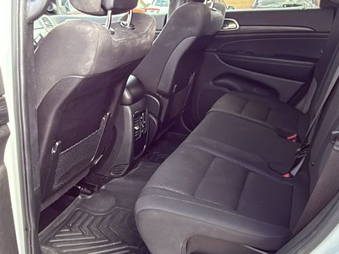 Used 2021 Jeep Grand Cherokee Laredo AWD/4WD image 14