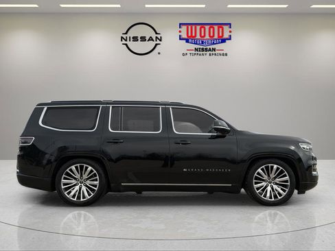 Used 2022 Jeep Grand Wagoneer Series III AWD/4WD image 2