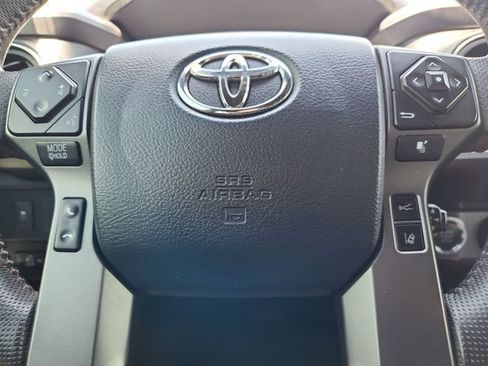 Used 2020 Toyota Tacoma TRD Off-Road w/ TRD Premium Off Road Package AWD/4WD image 23