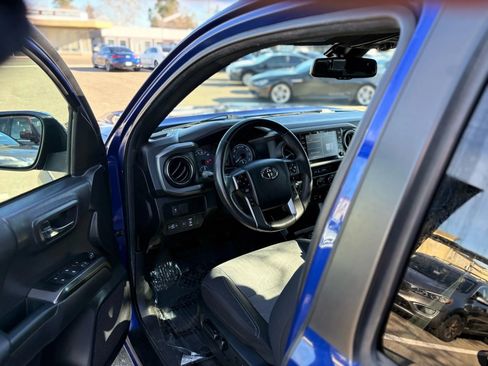 Used 2022 Toyota Tacoma TRD Off-Road w/ Technology Package image 13