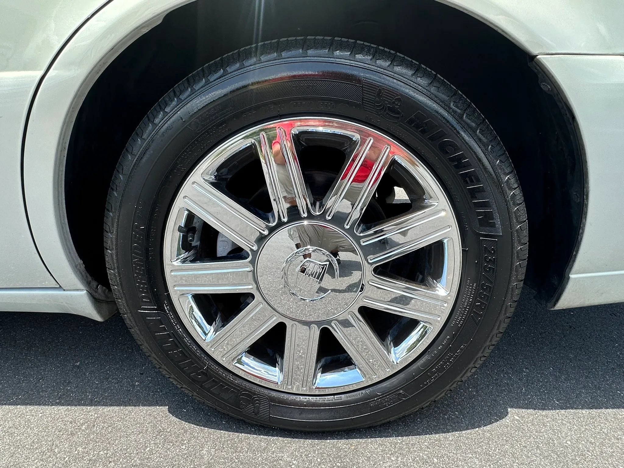 Used 2010 Cadillac DTS Luxury FWD image 16