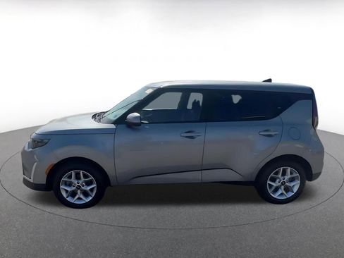 Used 2025 Kia Soul LX w/ LX Technology Package image 9