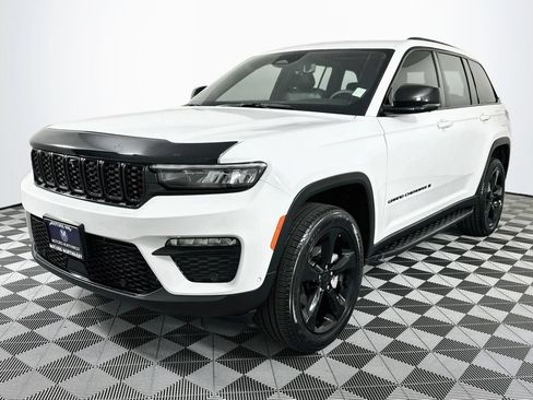 Used 2024 Jeep Grand Cherokee Limited w/ Luxury Tech Group II AWD/4WD image 5