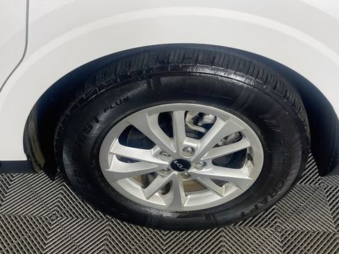 Used 2023 Kia Carnival LX FWD image 33