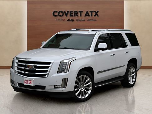 Used 2019 Cadillac Escalade Luxury RWD image 1
