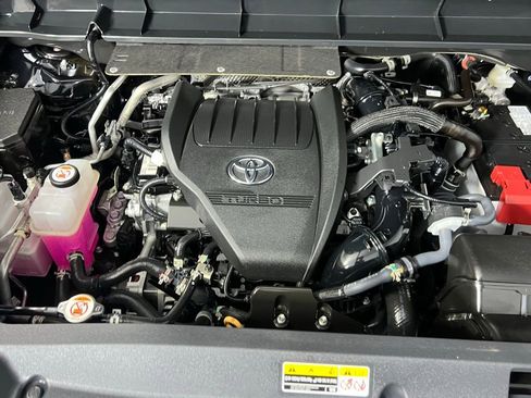 Used 2024 Toyota Highlander Platinum image 31