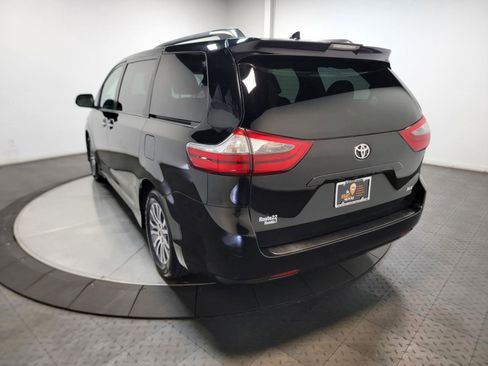 Used 2020 Toyota Sienna XLE FWD image 9