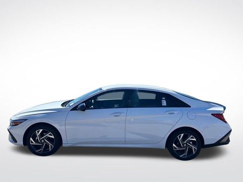 Used 2025 Hyundai Elantra SEL FWD image 8