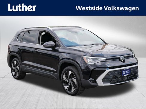 Certified 2025 Volkswagen Taos SE AWD/4WD image 1