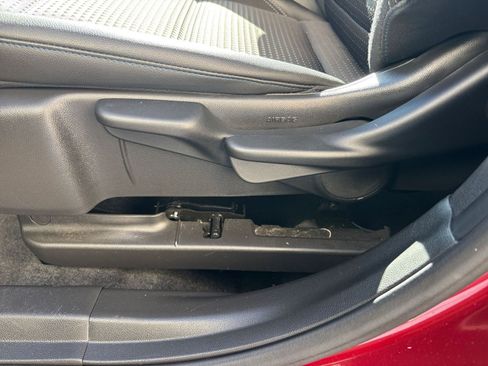 Used 2025 Chevrolet Trax LT image 23