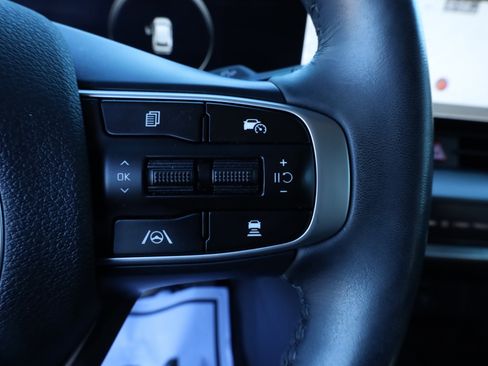 Used 2025 Kia Sportage SX image 31