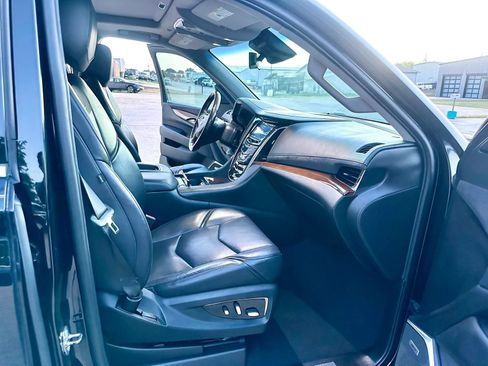 Used 2018 Cadillac Escalade ESV Premium Luxury AWD/4WD image 15