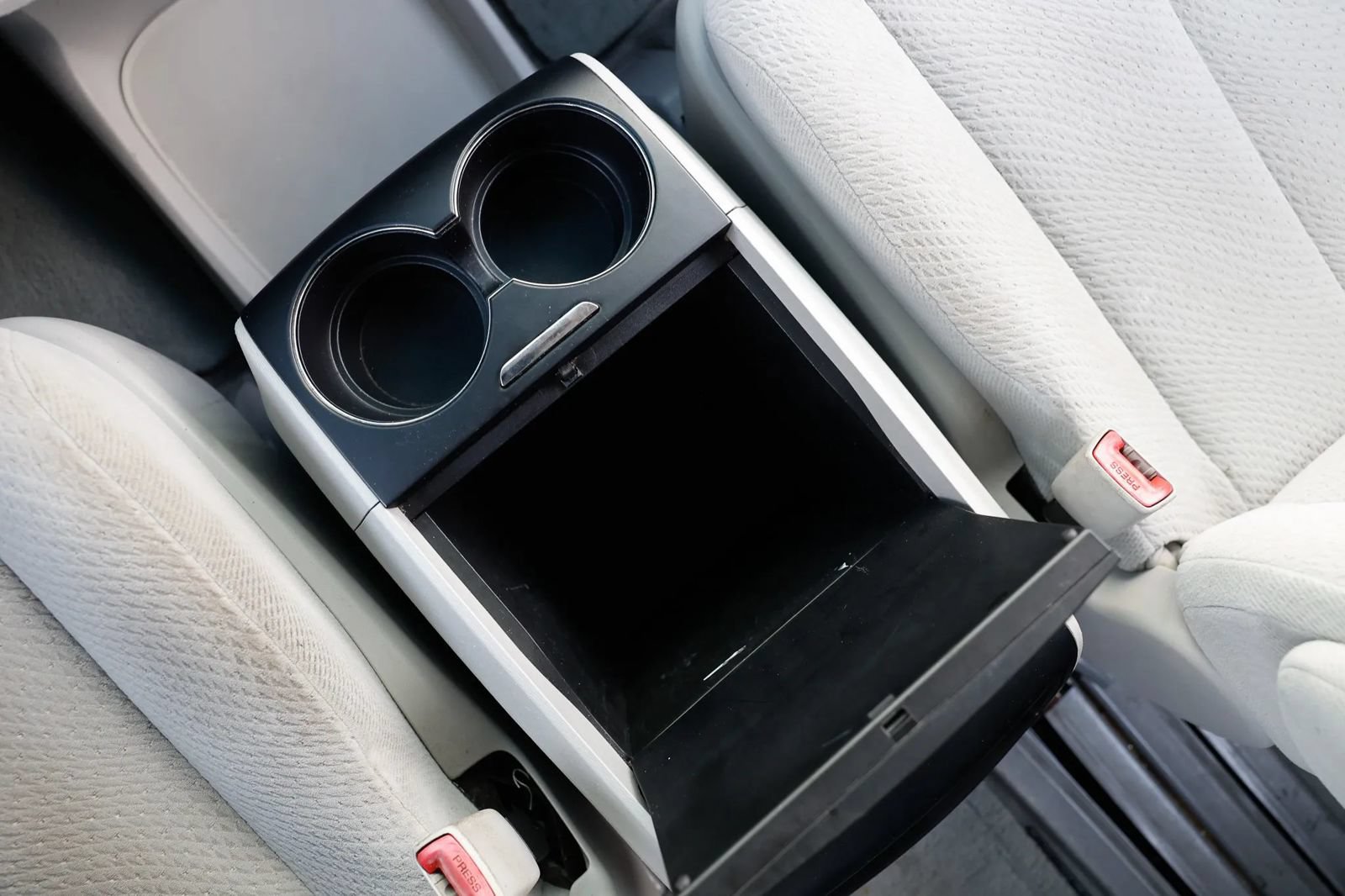 Used 2014 Toyota Sienna LE FWD image 38