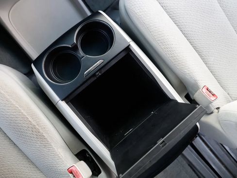 Used 2014 Toyota Sienna LE FWD image 38