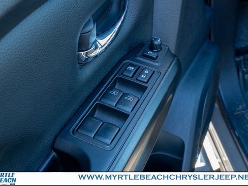 Used 2023 Nissan Titan PRO-4X w/ Pro-4x Convenience Package image 16