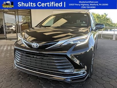 Used 2025 Toyota Sienna Platinum