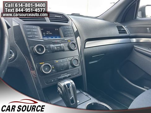 Used 2018 Ford Explorer XLT AWD/4WD image 16
