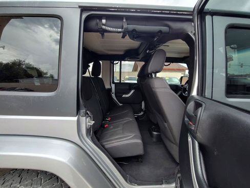 Used 2014 Jeep Wrangler Unlimited Sahara w/ Max Tow Package AWD/4WD image 46