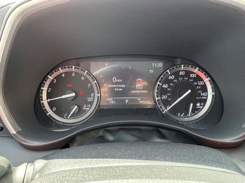 Used 2021 Toyota Highlander XLE AWD/4WD image 23