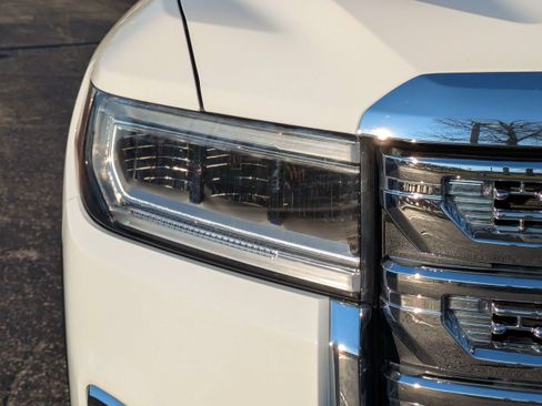 Used 2023 GMC Acadia SLE w/ Driver Convenience Package FWD image 10