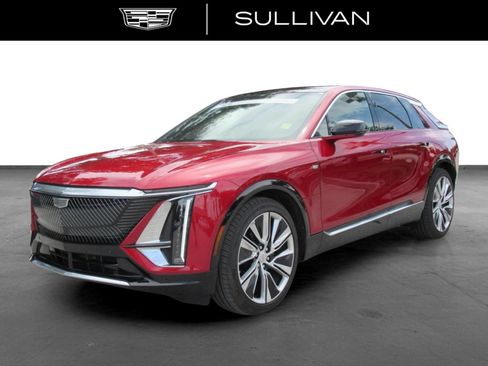 Certified 2025 Cadillac Lyriq Luxury AWD/4WD image 4