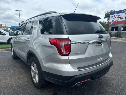 Used 2018 Ford Explorer XLT w/ Equipment Group 201A FWD image 3