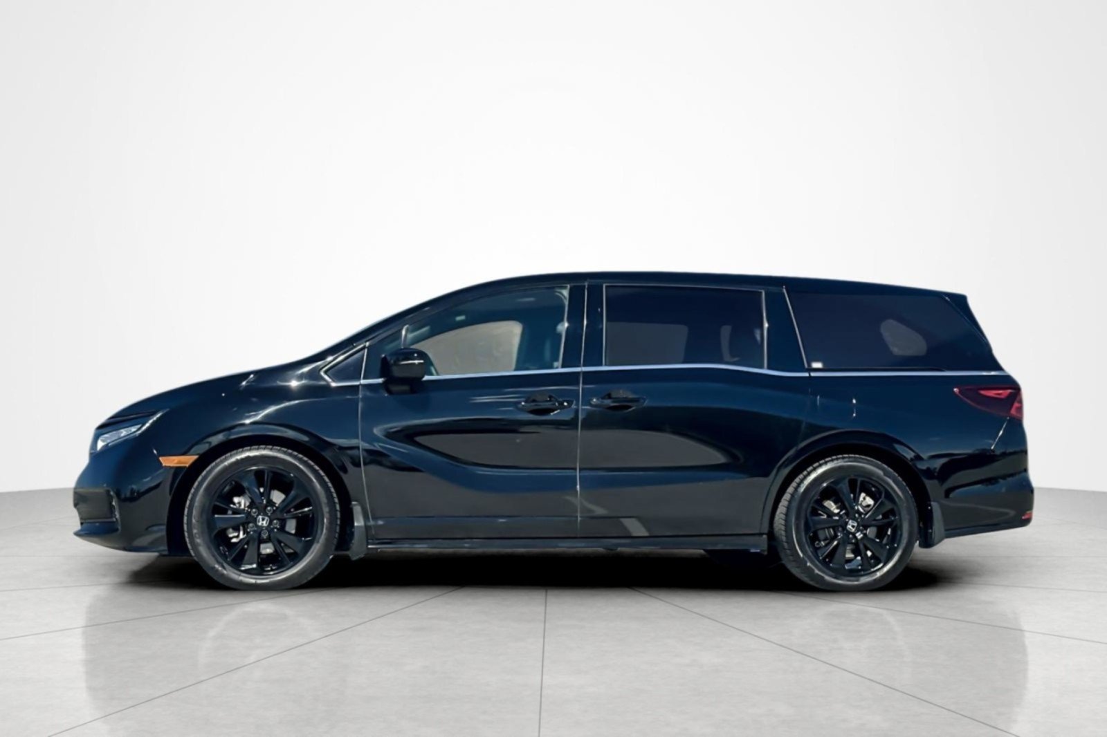 Used 2023 Honda Odyssey Sport image 2