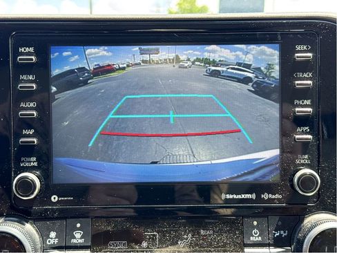Used 2022 Toyota Highlander XLE AWD/4WD image 21