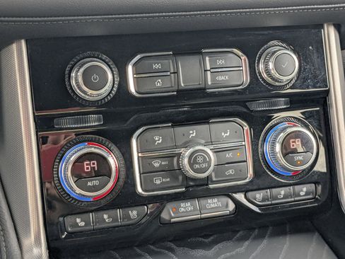 Used 2023 GMC Yukon Denali image 27