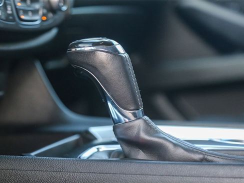 Used 2020 Chevrolet Traverse LT image 22