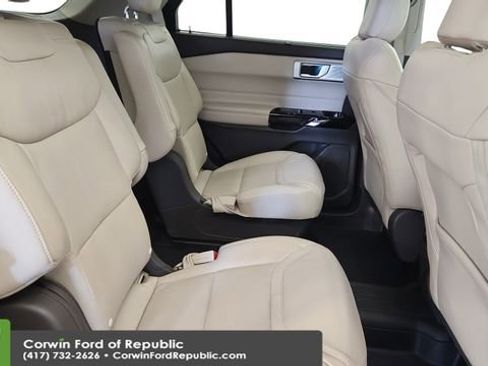 Used 2024 Ford Explorer Platinum w/ Technology Package image 29