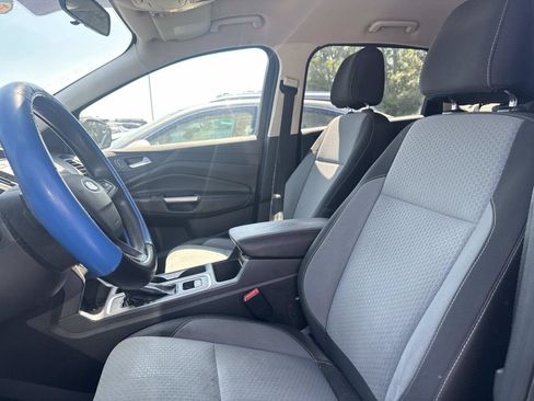 Used 2017 Ford Escape SE FWD image 3