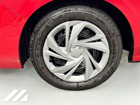 Used 2025 Subaru Impreza 2.0i AWD/4WD image 31