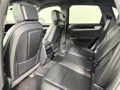 Certified 2025 Porsche Cayenne image 26