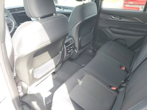 New 2025 Jeep Grand Cherokee Laredo X image 13