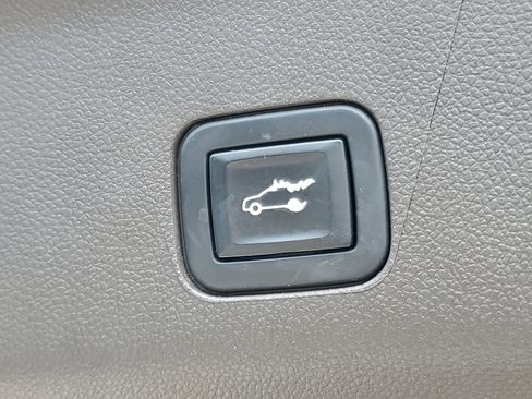 Used 2022 GMC Yukon Denali AWD/4WD image 9