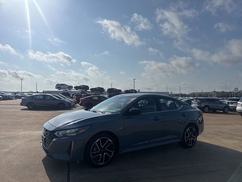 Certified 2025 Nissan Sentra SR image 10