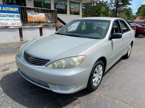 Used 2005 Toyota Camry FWD image 1