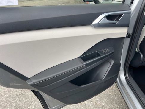 New 2025 Volkswagen Taos SE image 17
