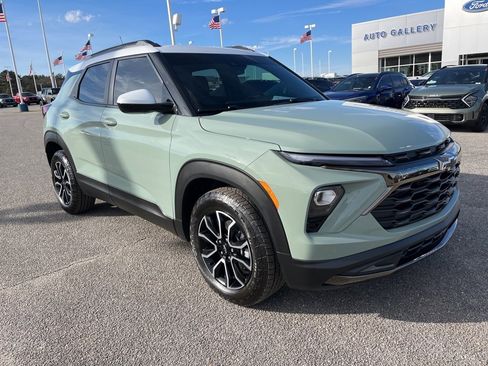 Used 2025 Chevrolet TrailBlazer ACTIV w/ Driver Confidence Package image 3
