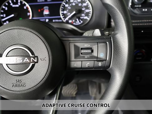 Used 2024 Nissan Rogue SV FWD image 3