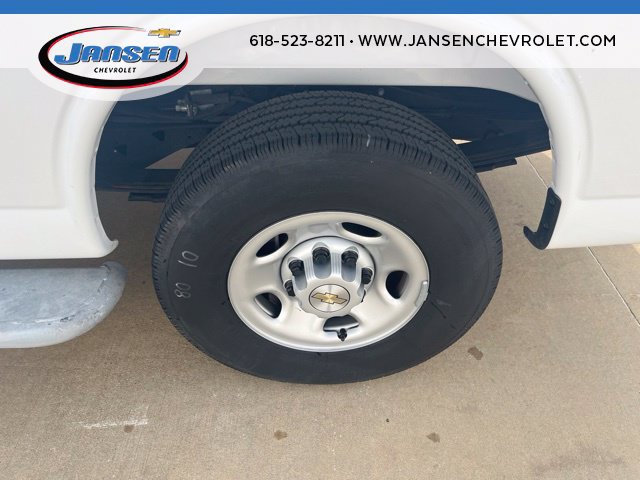 Used 2025 Chevrolet Express 2500 w/ Driver Convenience Package RWD image 8