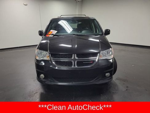 Used 2019 Dodge Grand Caravan SXT image 2