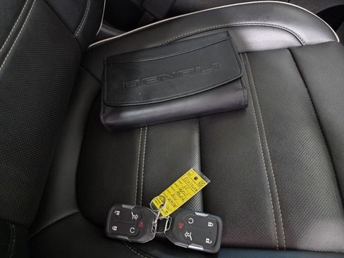 Used 2022 GMC Acadia Denali w/ Denali Ultimate Package image 9