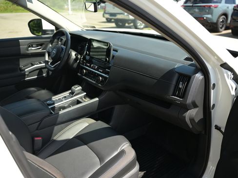 Used 2023 Nissan Pathfinder SL w/ SL Premium Package AWD/4WD image 49