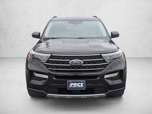 Used 2020 Ford Explorer XLT w/ Equipment Group 202A image 2